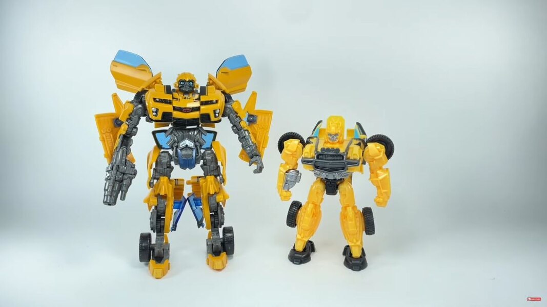 Transformers Rise Of The Beasts Offroad Bumblebee In Hand Image  (25 of 35)